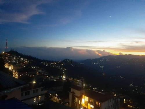 Swastika Homestay and Travels Kurseong Bazar Near HDFC Bank NH55 Road Kurseong in Kurseong