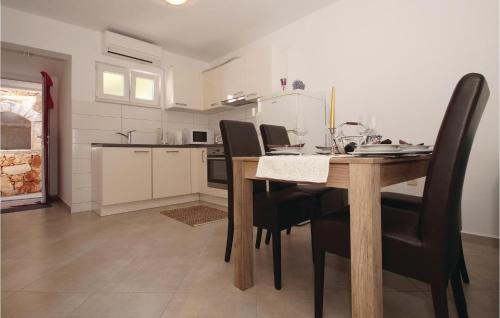 virtuve, Holiday Home Peljesac-Dingac-Potocine With Outdoor Pool in Potomje