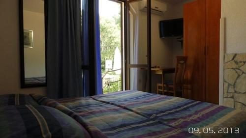 Room in Rovinj with terrace, air conditioning, W-LAN 81-7, Ровинь (фото 4)