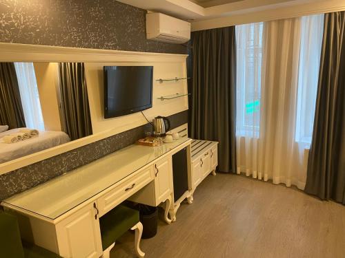 Lazz City Hotel - image 5