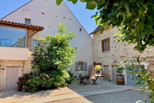 Gite Le Foineau - Maison avec Piscine in Sennecey-le-Grand