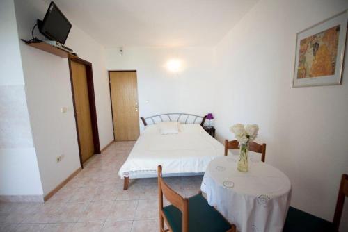 Studio Apartment in Duce with sea view, Balcony, Klimaanlage, WLAN 132-1, Duče (fotografie 3)