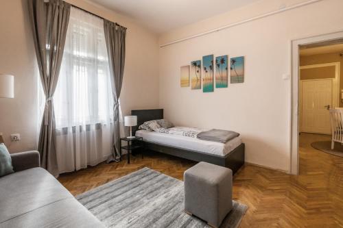 Neimar Apartment with Great Wi-Fi and free parking - image 5