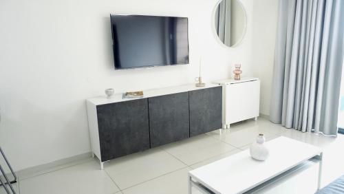 HolySuite J Tower - image 4