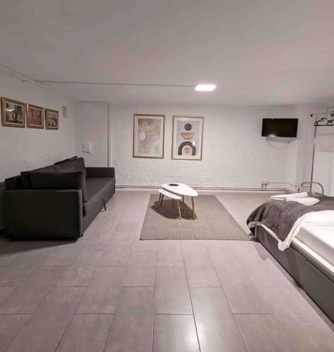 Central, cozy & beautiful designed 2-rooms Apt. near river, Berlin (photo 2)