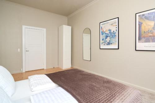 120SQM Amazing 3 BR Apt - Heart of Copenhagen - image 2