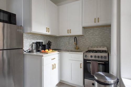 428-3R Spacious Prime Midtown 2BR Newly furnished, New York (photo 4)