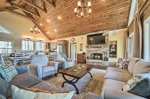 Glenville Serenity Lodge Cabin Lake Views! in Glenville, USA