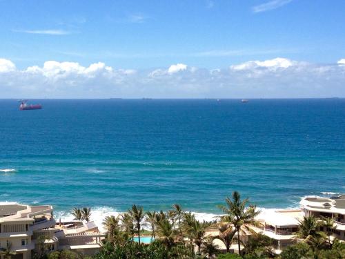 Sea La Vie Umhlanga - Main Beach Access by WhereToGo - Durban