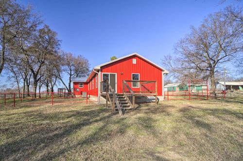 Claremore Country Home with Large Yard and Grill!