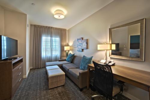 Staybridge Suites Houston - Humble Beltway 8 E, an IHG Hotel