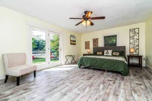 Chelsea Lake House, Game Room, & Pontoon-rental in Chelsea, USA