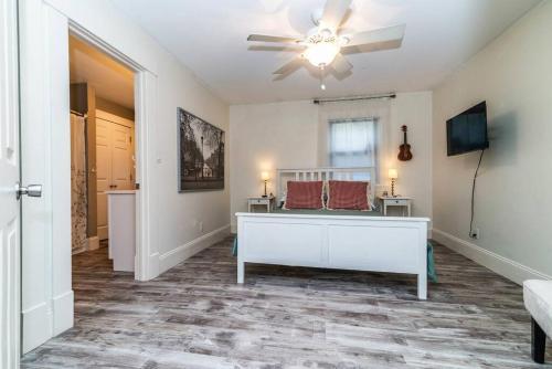 Chelsea Lake House, Game Room, & Pontoon-rental in Chelsea