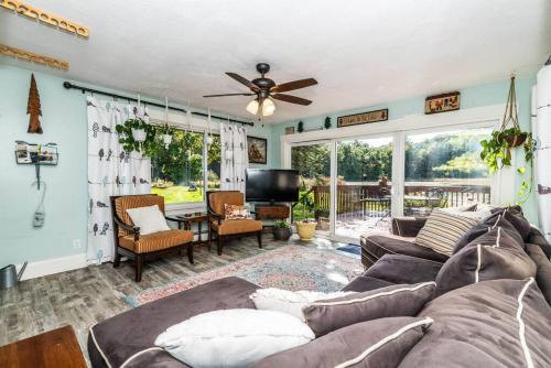 Chelsea Lake House, Game Room, & Pontoon-rental in Chelsea