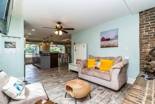 Chelsea Lake House, Game Room, & Pontoon-rental in Chelsea