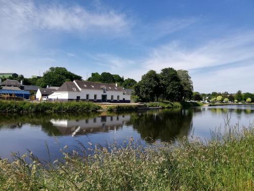 Hotelli välisilme, Les chambres du Bistro du Canal in Gouezec