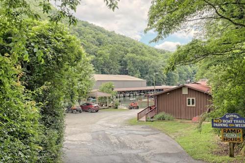 Hannahs Perch on Lake Burton with Private Top Patio and Bottom Dock