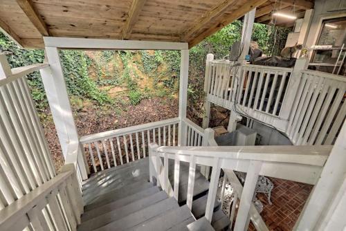 Hannahs Perch on Lake Burton with Private Top Patio and Bottom Dock