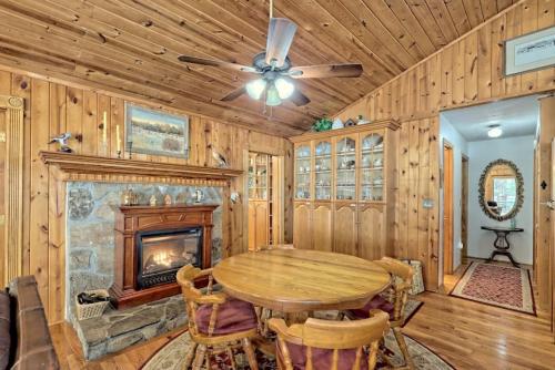 Hannahs Perch on Lake Burton with Private Top Patio and Bottom Dock