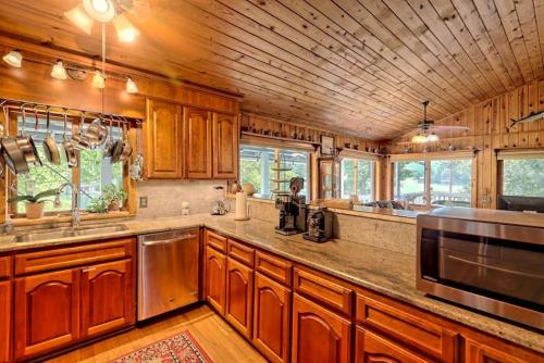 Hannahs Perch on Lake Burton with Private Top Patio and Bottom Dock