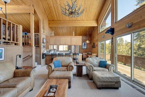 Centrally Located and Dog Friendly! - Home #36