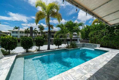 Casa Flamingo Intracoastal Front with Heated Pool a and 75 ft Dock