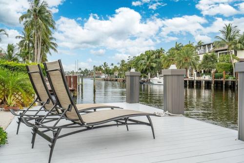 Casa Flamingo Intracoastal Front with Heated Pool a and 75 ft Dock