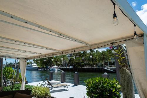 Casa Flamingo Intracoastal Front with Heated Pool a and 75 ft Dock