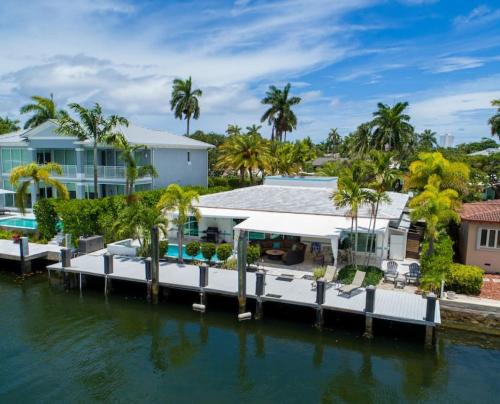 Casa Flamingo Intracoastal Front with Heated Pool a and 75 ft Dock