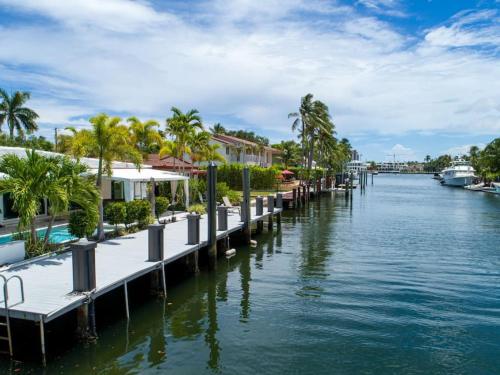 Casa Flamingo Intracoastal Front with Heated Pool a and 75 ft Dock