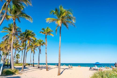 Smalls by the Sea Steps to the Beach in Fort Lauderdale (FL)