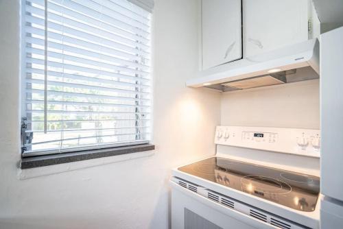 Smalls by the Sea Steps to the Beach in Fort Lauderdale (FL)