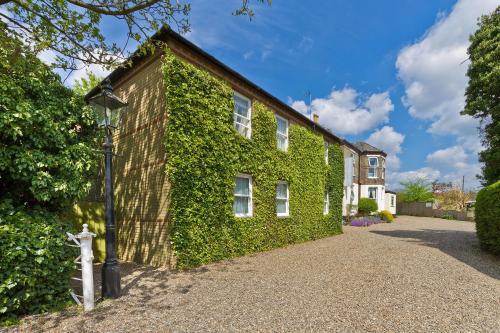 Stuart House Hotel hotel Marham Castle