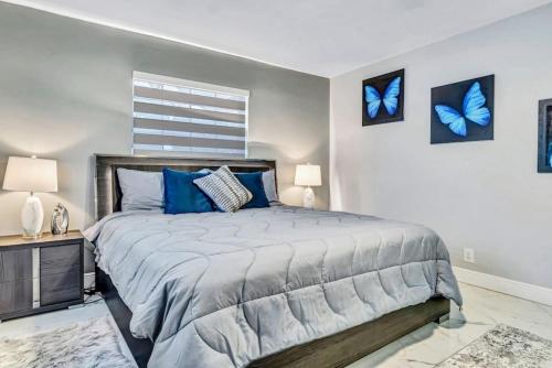Three Bedroom Pool Home with Modern Interior Design in Coral Springs, USA