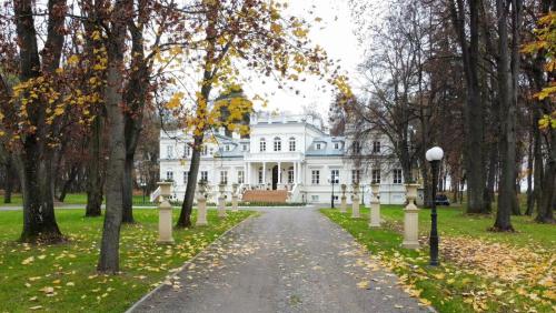 Pałac Chojnata - Accommodation - Wola Chojnata