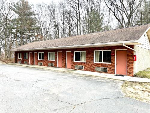 Bridgman Inn - image 6