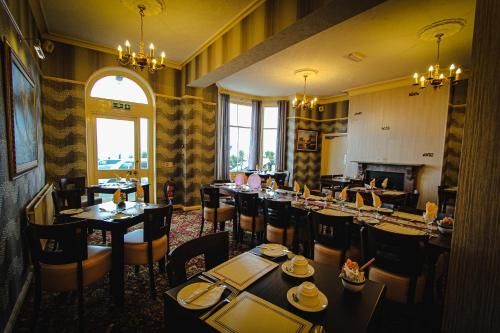 Restaurant, Chatsworth House Hotel in Llandudno