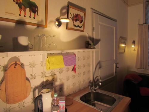 Konyha, Apartments im Froschhaus mit Fruhstuckskuchen in Friedrichstadt