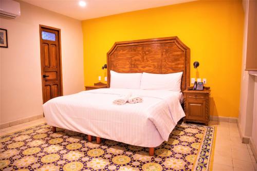 Standard King Room image 10