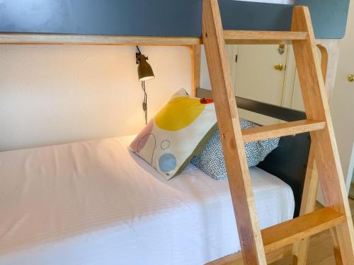 Al & Sally's Motel - image 4
