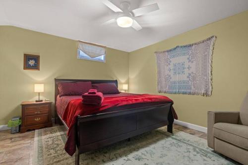 Serenity Views Retreat - Close to City and Parkway! in Weaverville, USA