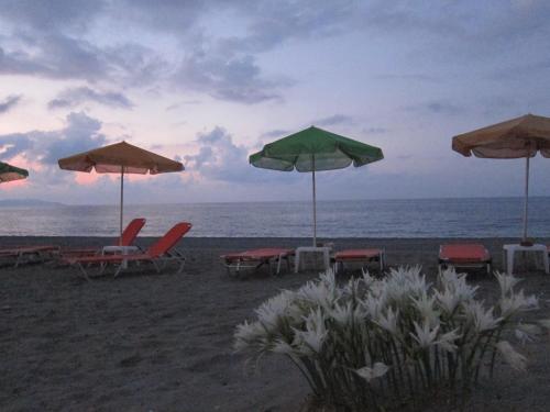 Beach, Baladinos Apartments in Platanias