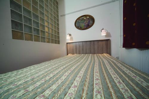 Judy and Sandor Apartmen - image 13