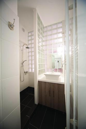 Judy and Sandor Apartmen - image 10