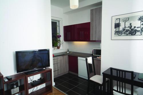 Judy and Sandor Apartmen - image 8