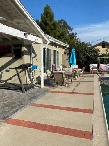 Vacation Rental w Pool &Garden 6 Guests near CSUN