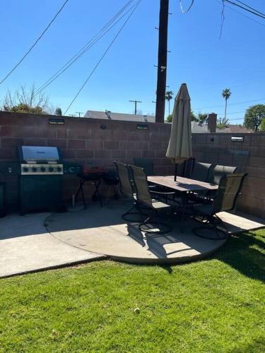 Vacation Rental w Pool &Garden 6 Guests near CSUN