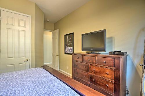 Updated Home with Lake Access - 6 Mi to Coachella! - image 11