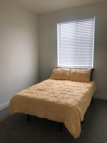 Private Bedroom in Brand New Luxury Townhome