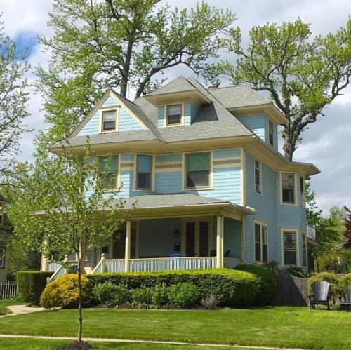 3 - 4 Bdrm Victorian Beach House in Asbury Park, USA